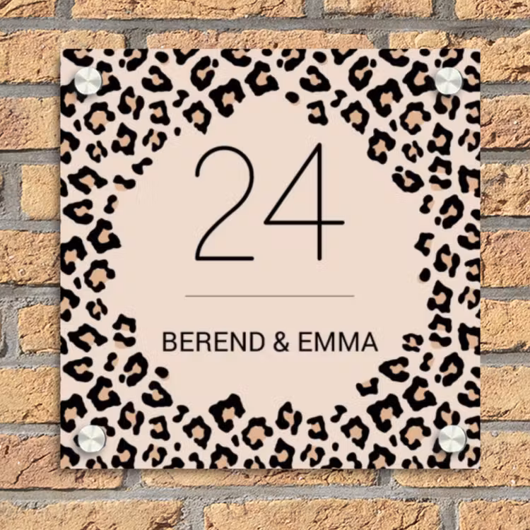 Beige luipaardprint - Klassiek Naambord Vierkant klein -sfeer1