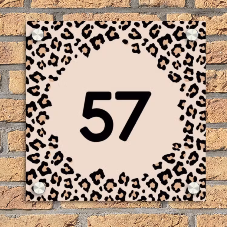 Beige luipaardprint - Traditioneel Naambord Vierkant klein -sfeer1