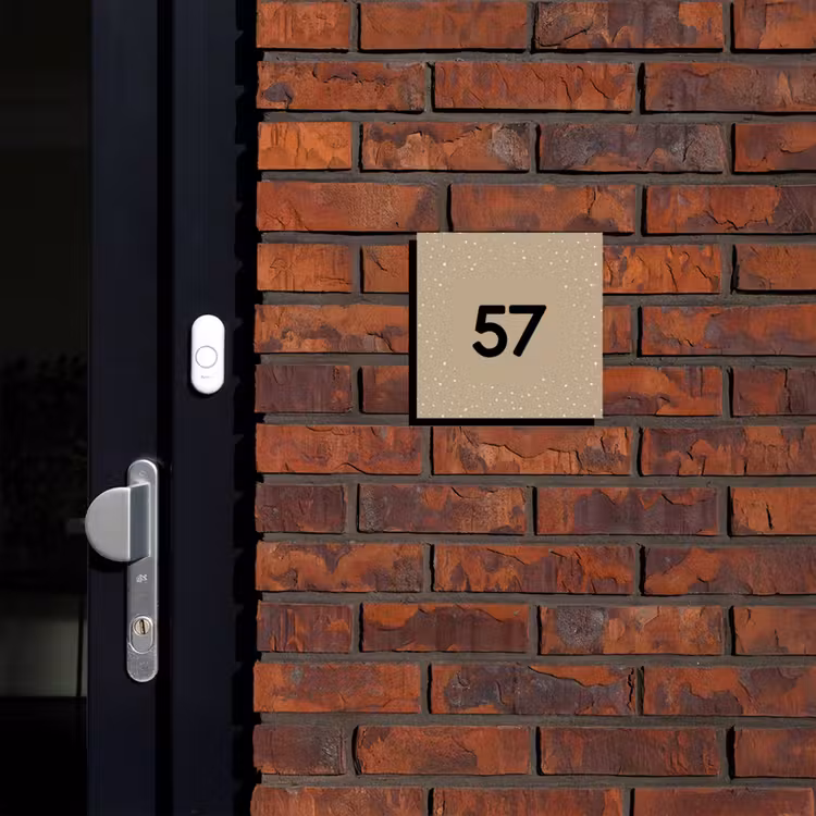 Beige met stippen - Traditioneel Naambord Vierkant klein -sfeer1-XS