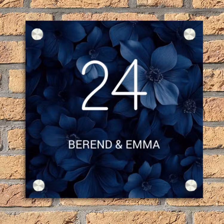 Blauwe bloemen - Sierlijk Naambord Vierkant klein -sfeer1