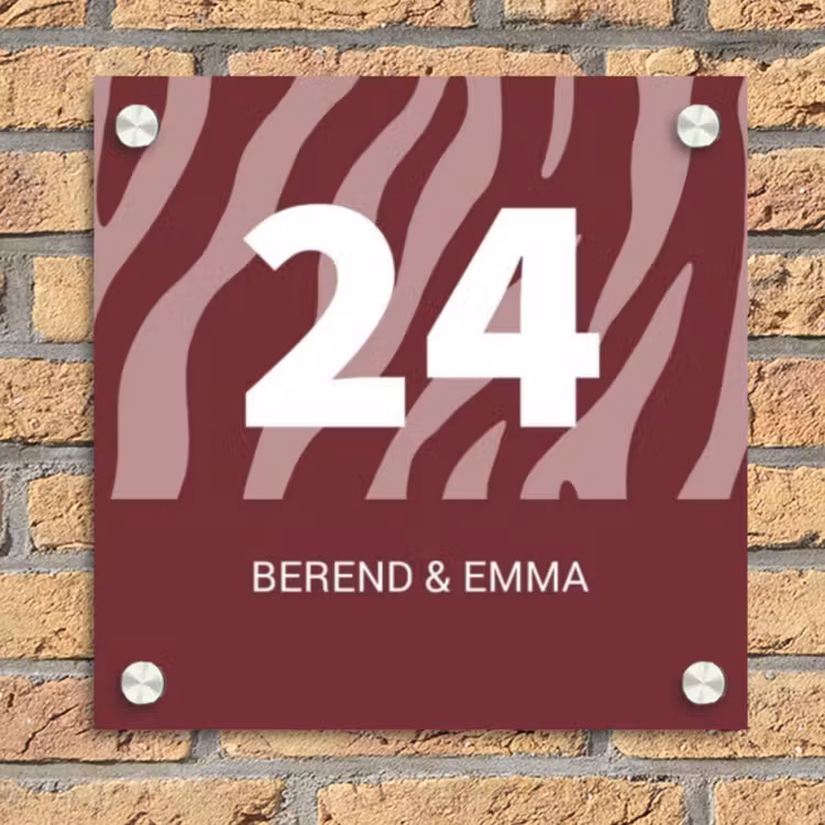 Bordeaux zebra - Klassiek Naambord Vierkant klein -sfeer1