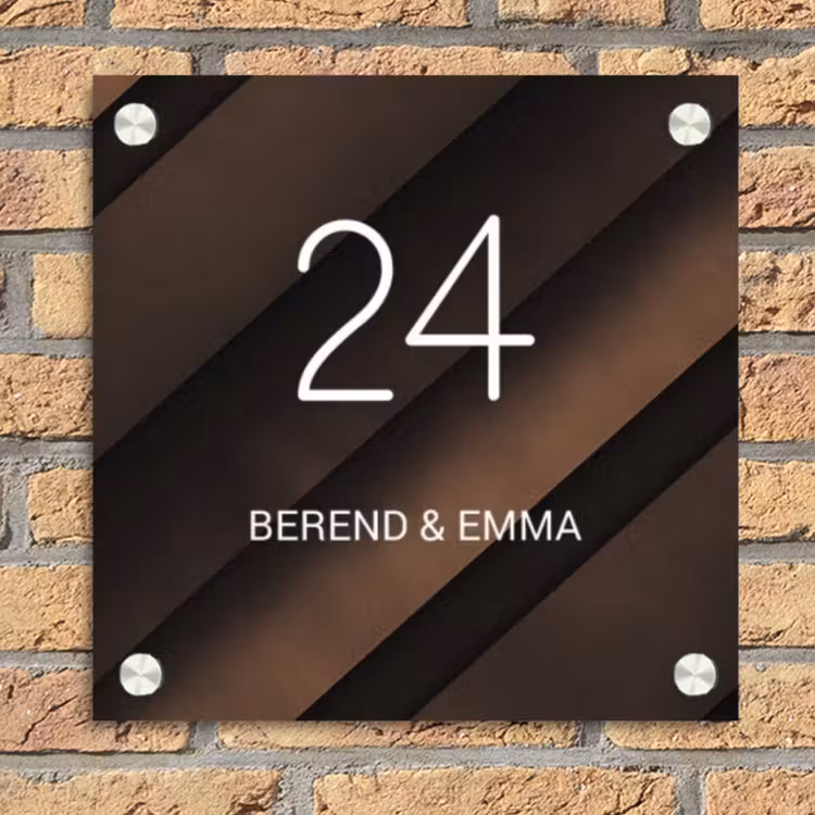 Bruine diagonale banen - Klassiek Naambord Vierkant klein -sfeer1
