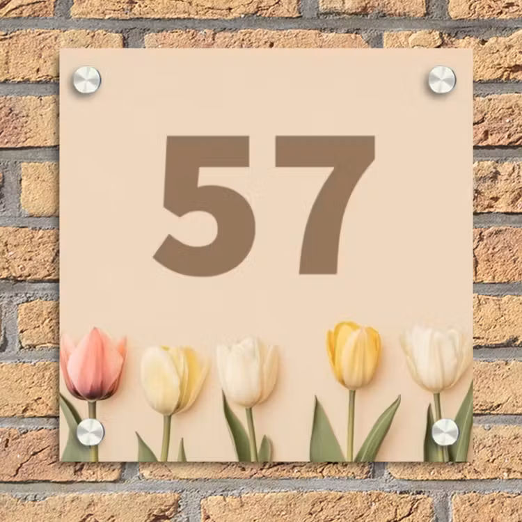 Gekleurde tulpen beige achtergrond - Traditioneel Naambord Vierkant klein -sfeer1
