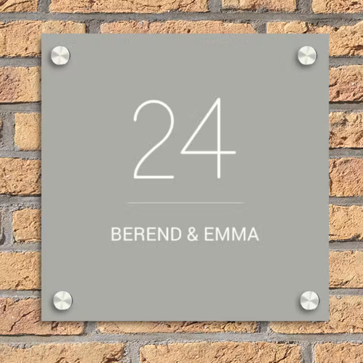 Effen lichtgrijs - Klassiek Naambord Vierkant klein -sfeer1