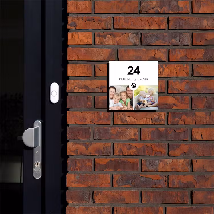 Gezinsportret wit - Klassiek Naambord Vierkant klein -sfeer1-XS