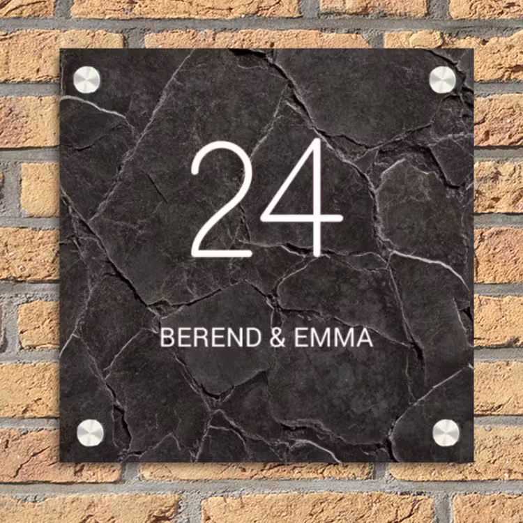 Gebarsten steen - Klassiek Naambord Vierkant klein -sfeer1