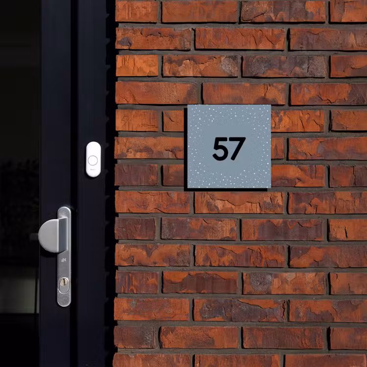 Grijsgroen met stippen - Traditioneel Naambord Vierkant klein -sfeer1-XS