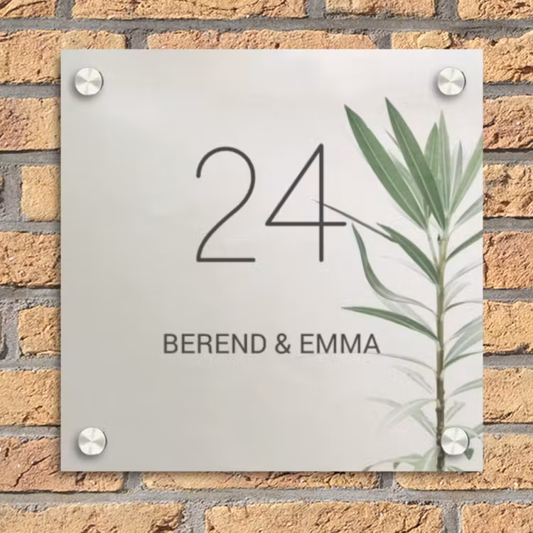 Lichtbeige met plant - Klassiek Naambord Vierkant klein -sfeer1