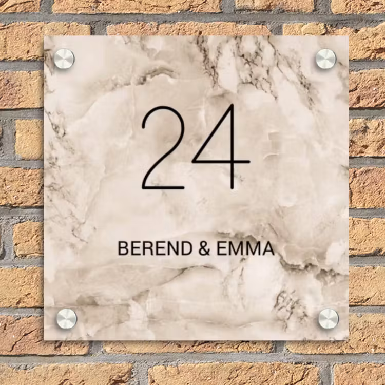 Lichtbruin marmer - Klassiek Naambord Vierkant klein -sfeer1
