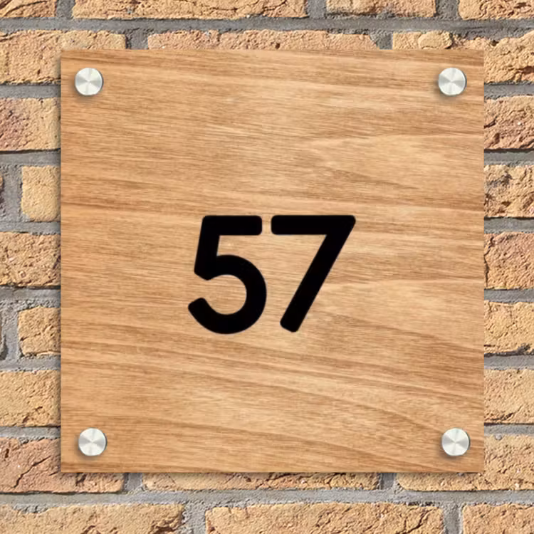 Licht hout - Traditioneel Naambord Vierkant klein -sfeer1