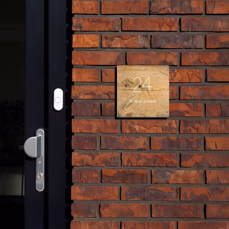 Hout - Klassiek Naambord Vierkant klein -sfeer1-XS