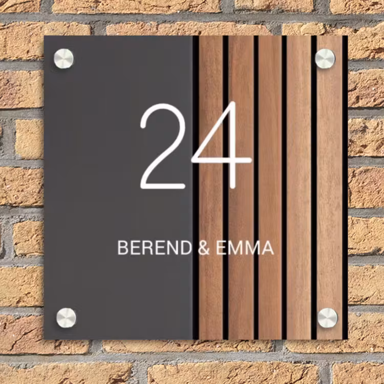 Hout en antraciet - Klassiek Naambord Vierkant klein -sfeer1