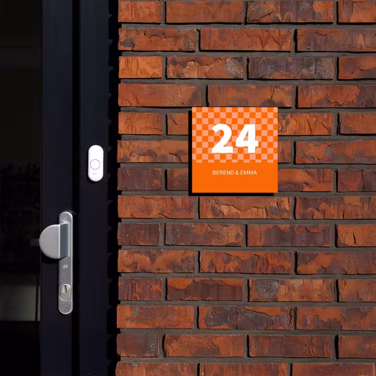 Oranje - Blokjes - Klassiek Naambord Vierkant klein -sfeer1-XS