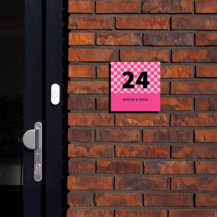 Roze - Blokjes - Klassiek Naambord Vierkant klein -sfeer1-XS