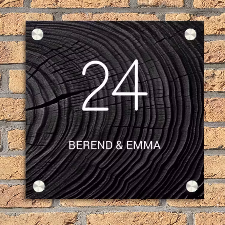 Zwarte houten nerf - Klassiek Naambord Vierkant klein -sfeer1