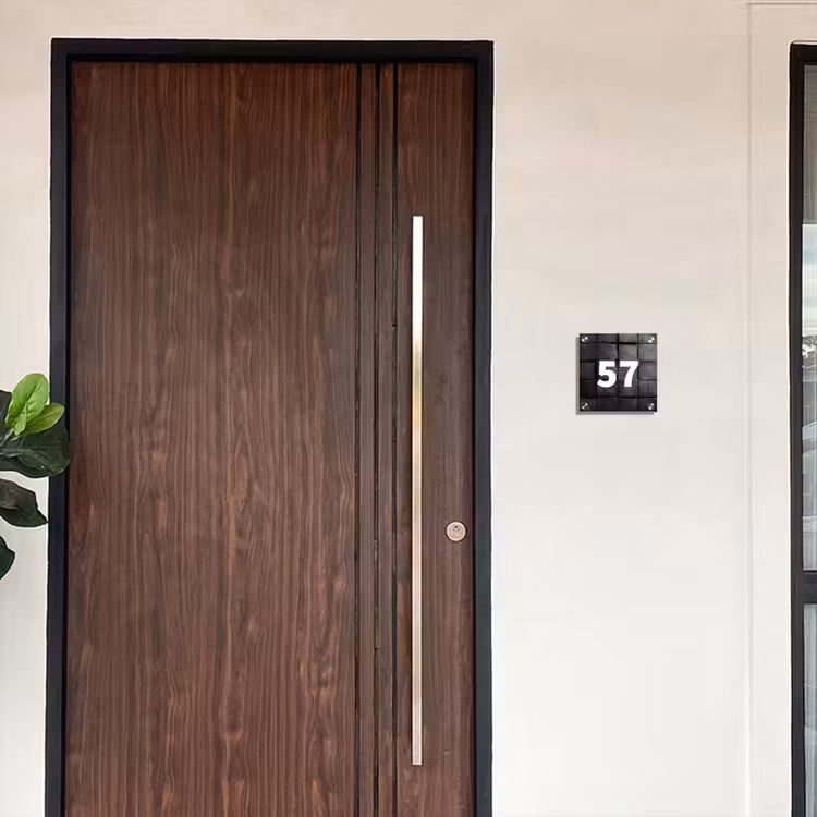 Zwarte houtblokken - Traditioneel Naambord Vierkant klein -sfeer10-XS
