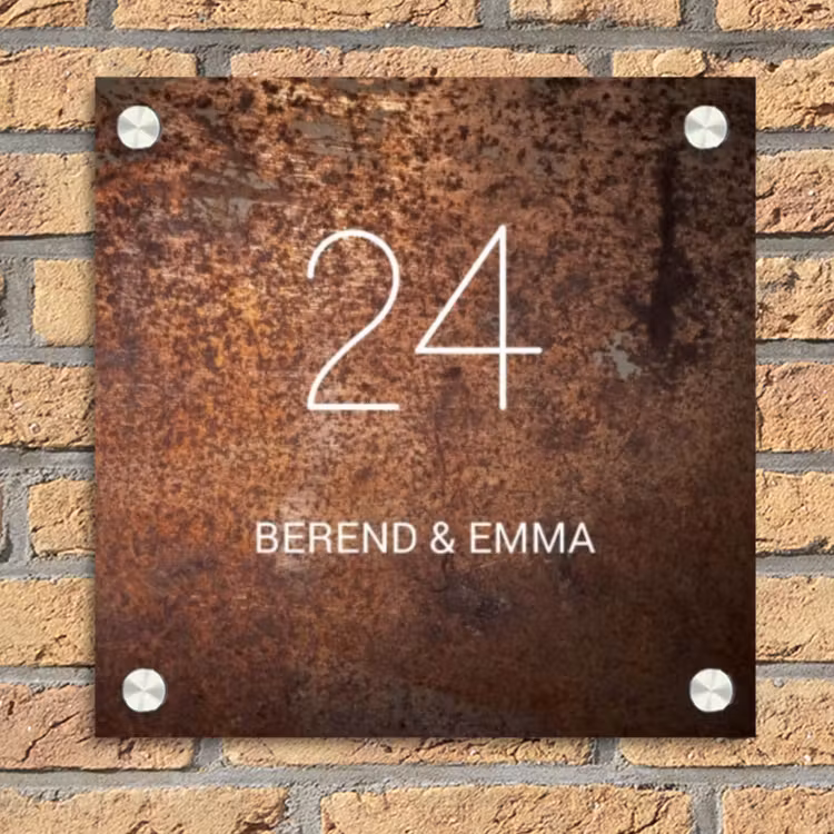 Verweerd metaal - Klassiek Naambord Vierkant klein -sfeer1