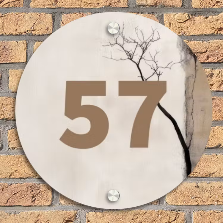 Boomsilhouet beige achtergrond - Traditioneel Naambord Rond klein -sfeer1