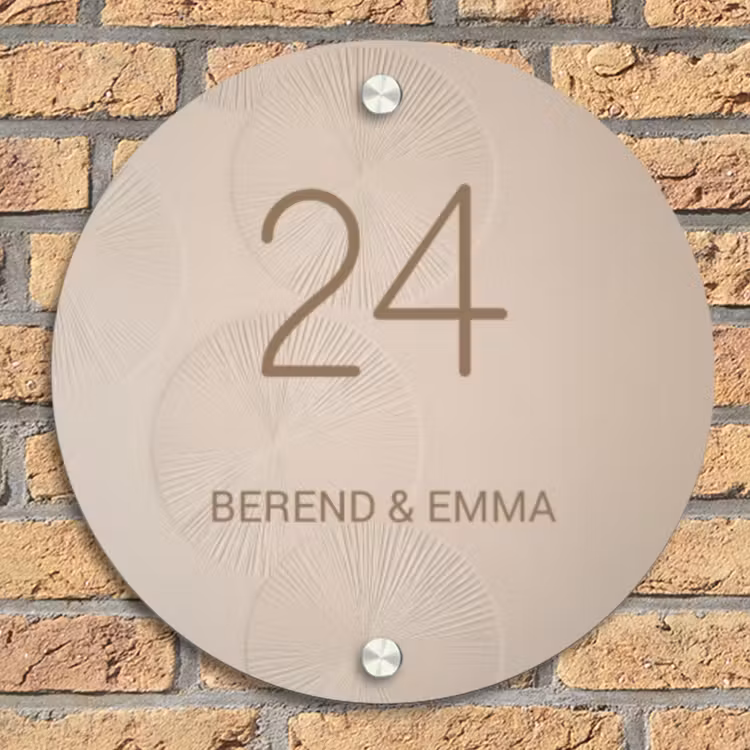 Beige reliëf lijnen - Klassiek Naambord Rond klein -sfeer1