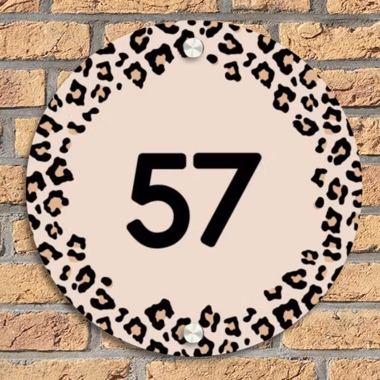 Beige luipaardprint - Traditioneel Naambord Rond klein -sfeer1