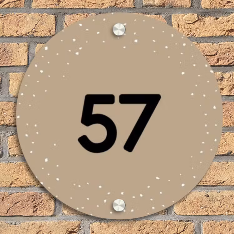 Beige met stippen - Traditioneel Naambord Rond klein -sfeer1