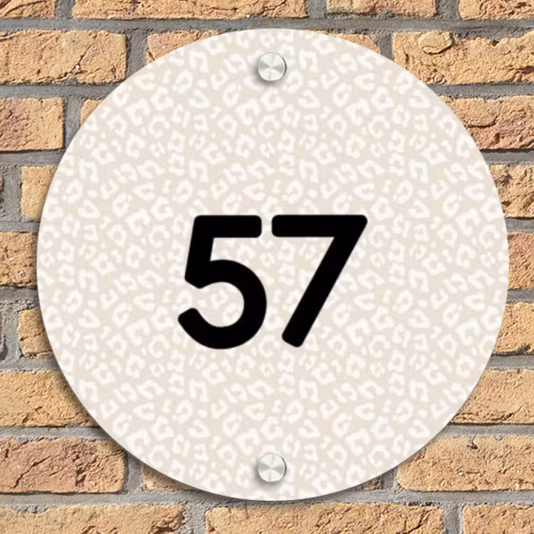 Beige panterprint - Traditioneel Naambord Rond klein -sfeer1
