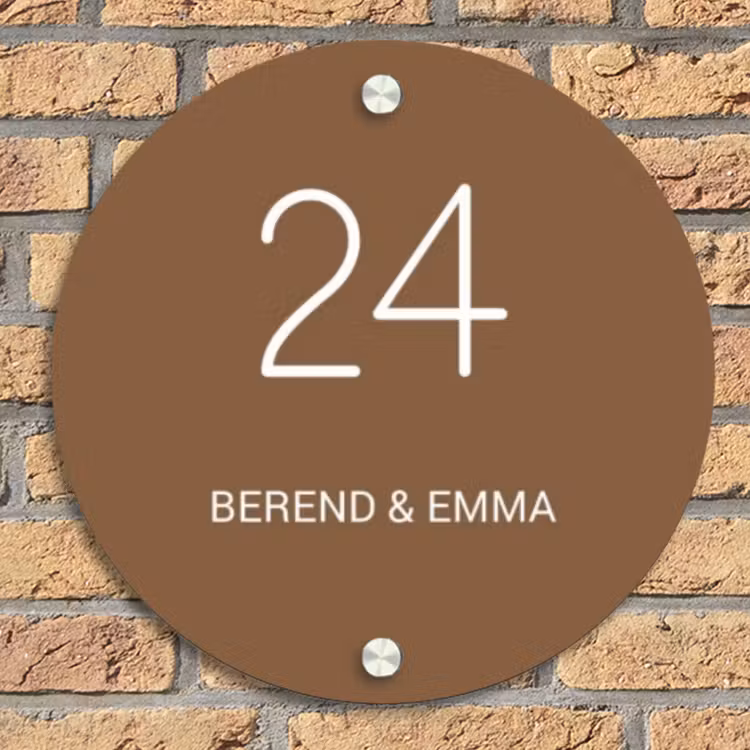 Bruin - Klassiek Naambord Rond klein -sfeer1