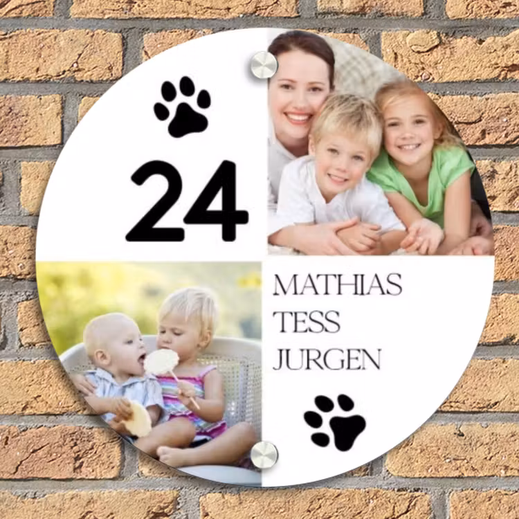 Familieportret met pootafdrukken - Klassiek Naambord Rond klein -sfeer1