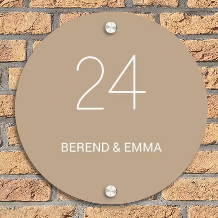 Zandkleur - Klassiek Naambord Rond klein -sfeer1