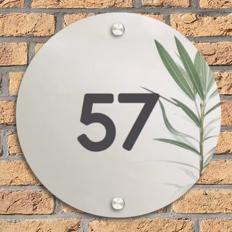 Lichtbeige met plant - Traditioneel Naambord Rond klein -sfeer1
