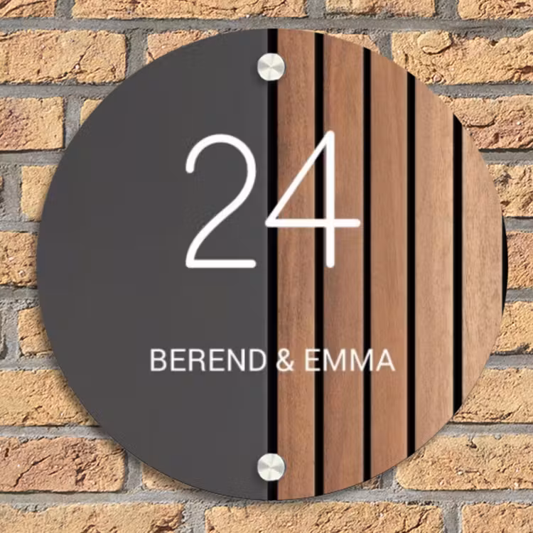 Hout en antraciet - Klassiek Naambord Rond klein -sfeer1