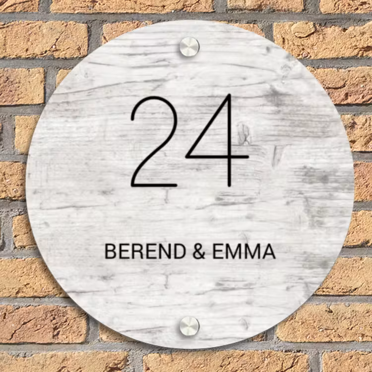 Witgrijs hout - Klassiek Naambord Rond klein -sfeer1