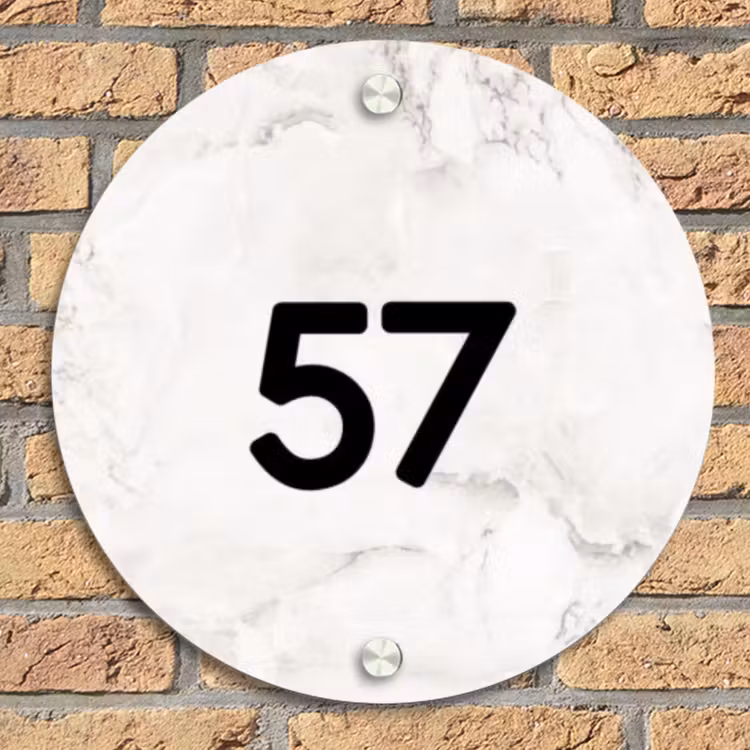 Wit marmer - Traditioneel Naambord Rond klein -sfeer1