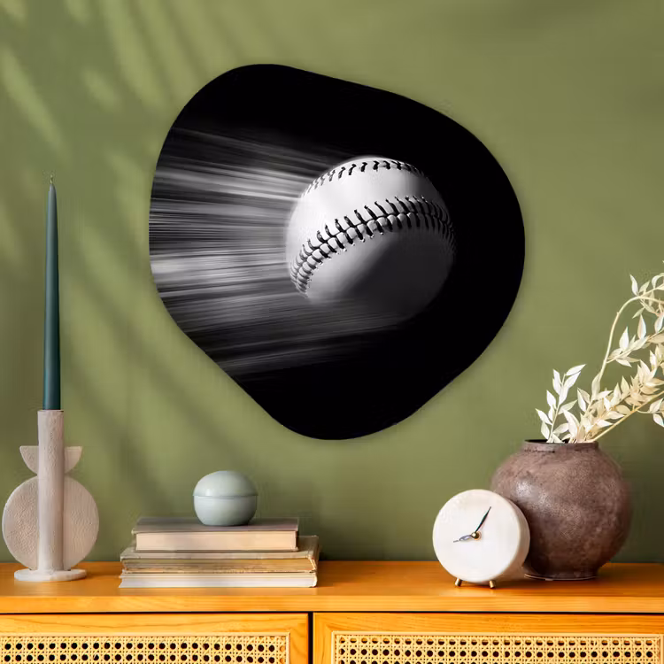 Honkbal - Wit - Vliegt Wandcirkel Organisch Aluminium middel -sfeer2