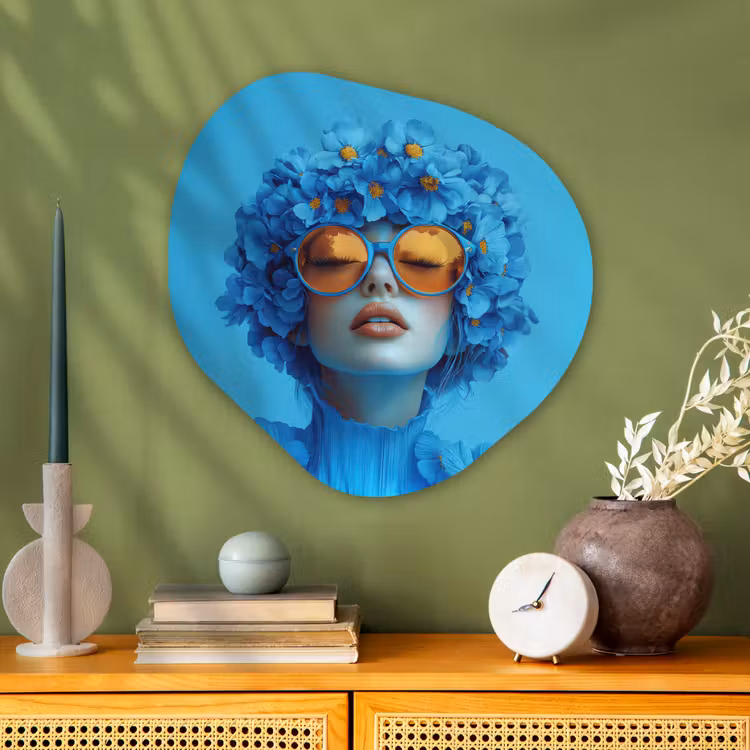 Vrouw - Bloem - Blauw - Modern - Bril - Portret Wandcirkel Organisch Aluminium middel -sfeer2