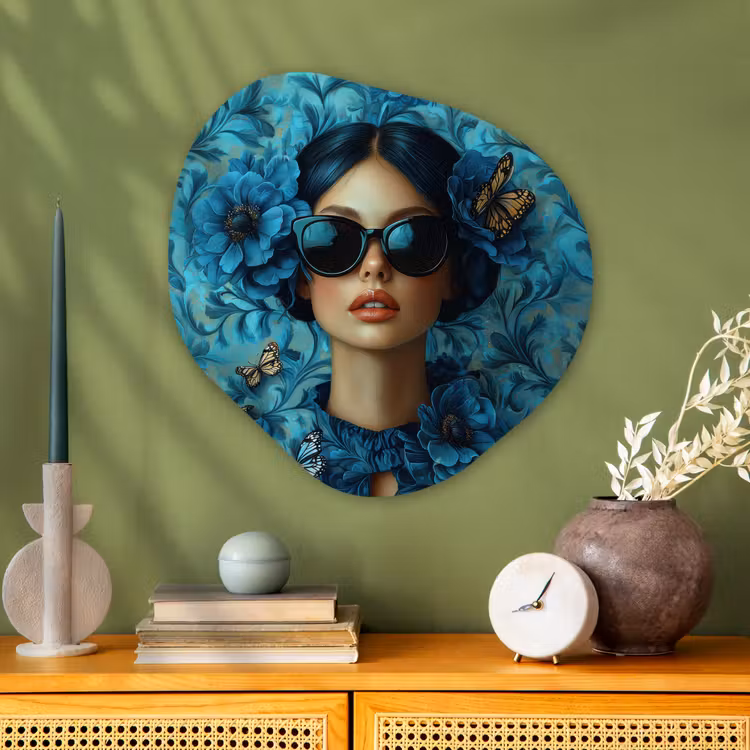 Vrouw - Bloemen - Vlinders - Blauw - Abstract Wandcirkel Organisch Aluminium middel -sfeer2