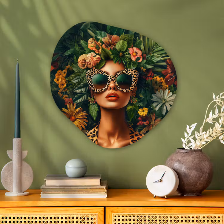 Vrouw - Panterprint - Jungle - Natuur - Luxe Wandcirkel Organisch Aluminium middel -sfeer2