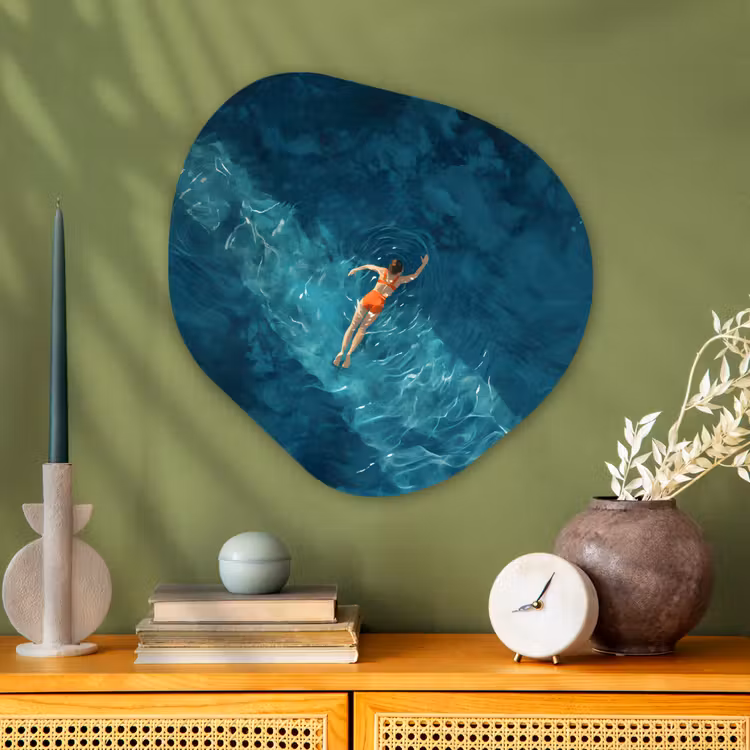 Vrouw - Water - Bikini - Oranje Wandcirkel Organisch Aluminium middel -sfeer2