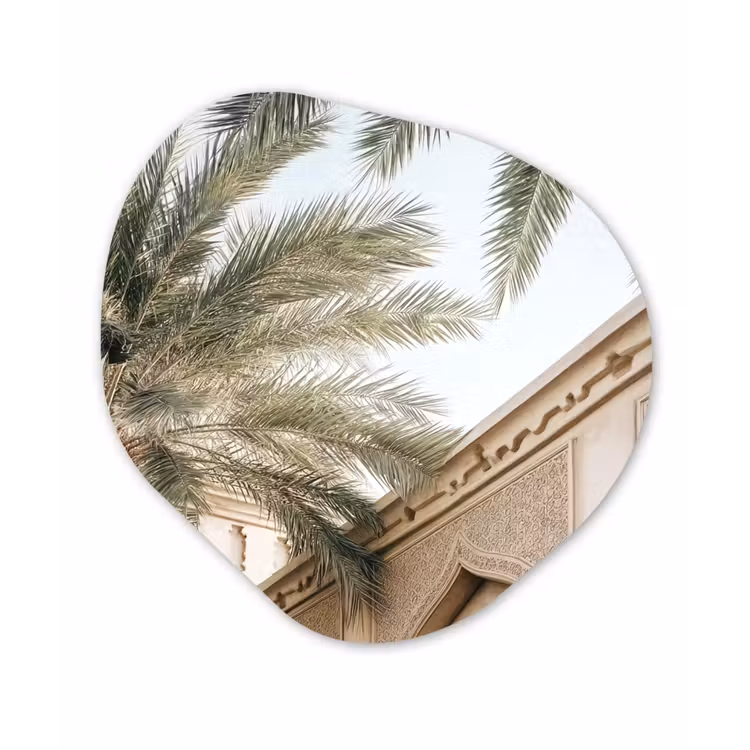 Gebouw - Palmbomen - Beige - Zon Wandcirkel Organisch Aluminium middel -3d