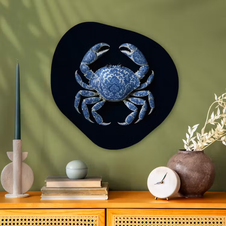 Krab - Delfts blauw - Dieren Wandcirkel Organisch Aluminium middel -sfeer2