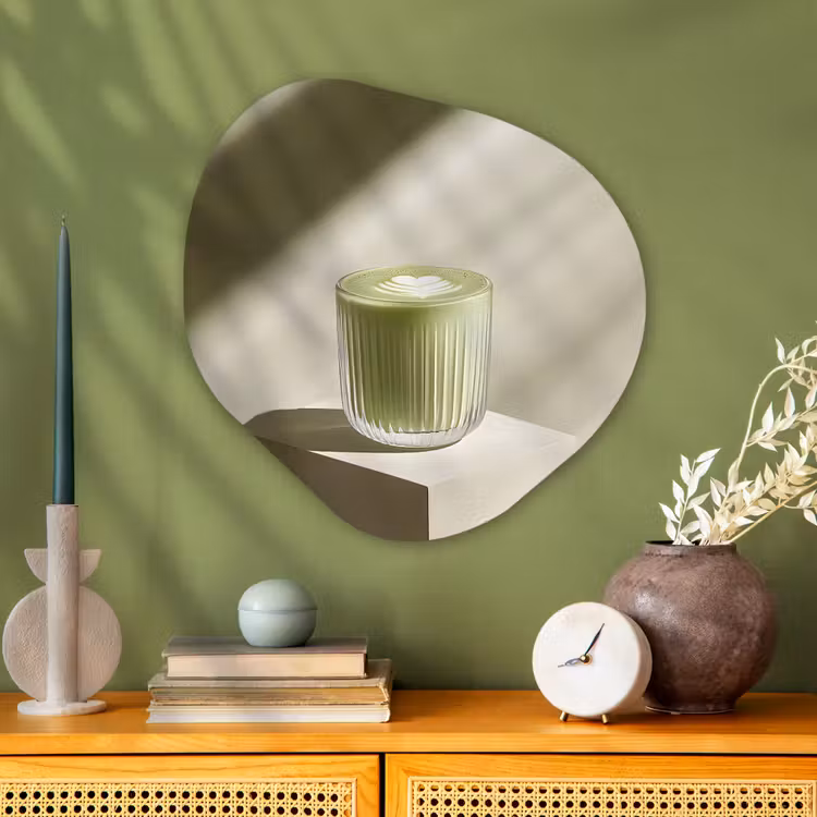 Matcha - Glas - Groen - Minimalistisch Wandcirkel Organisch Aluminium middel -sfeer2