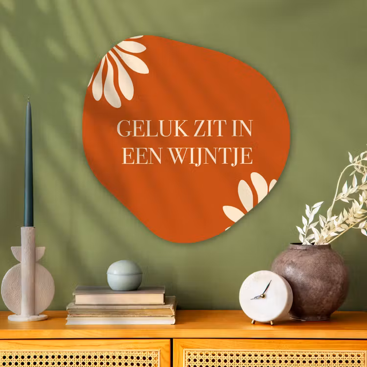 Oranje - Wijntje - Quote Wandcirkel Organisch Aluminium middel -sfeer2