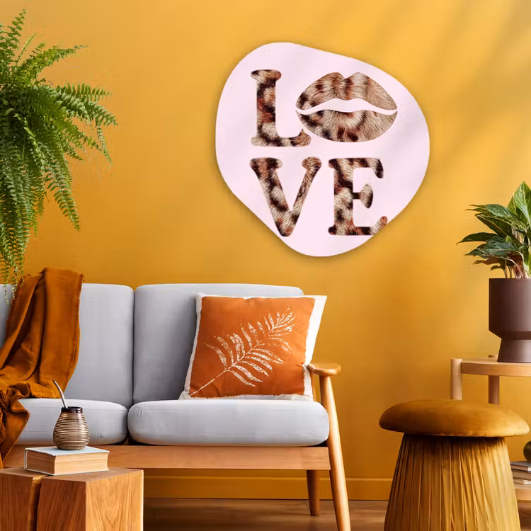 Tekst - Love - Pantervacht - Lichtroze Wandcirkel Organisch Aluminium middel -sfeer4