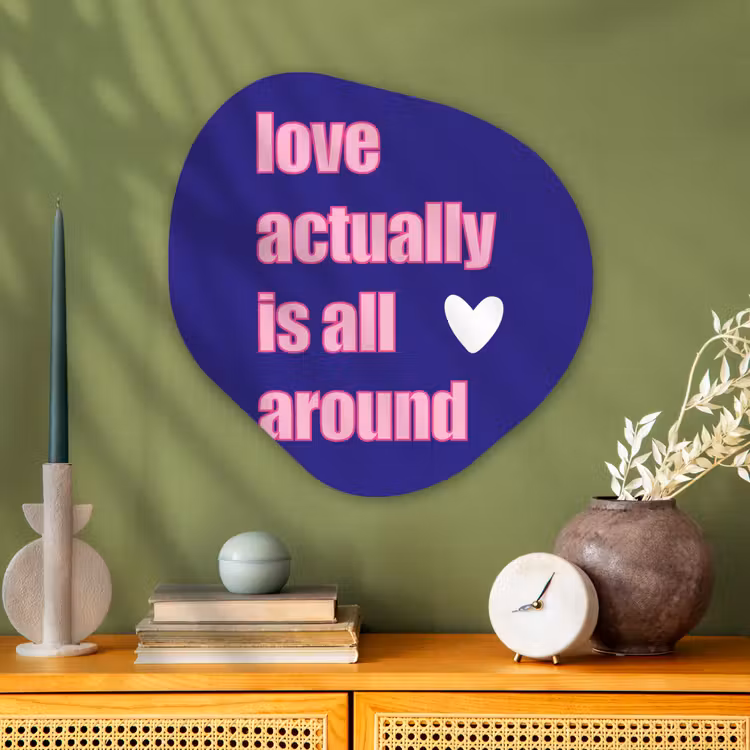 Tekst - Valentijn - Love - Blauw Wandcirkel Organisch Aluminium middel -sfeer2