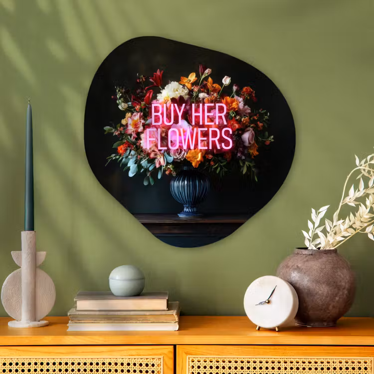 Quote - Bloemen - Vaas - Neon Wandcirkel Organisch Aluminium middel -sfeer2