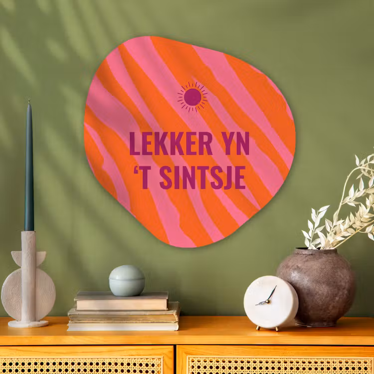 Quote - Zomer - Roze Wandcirkel Organisch Aluminium middel -sfeer2