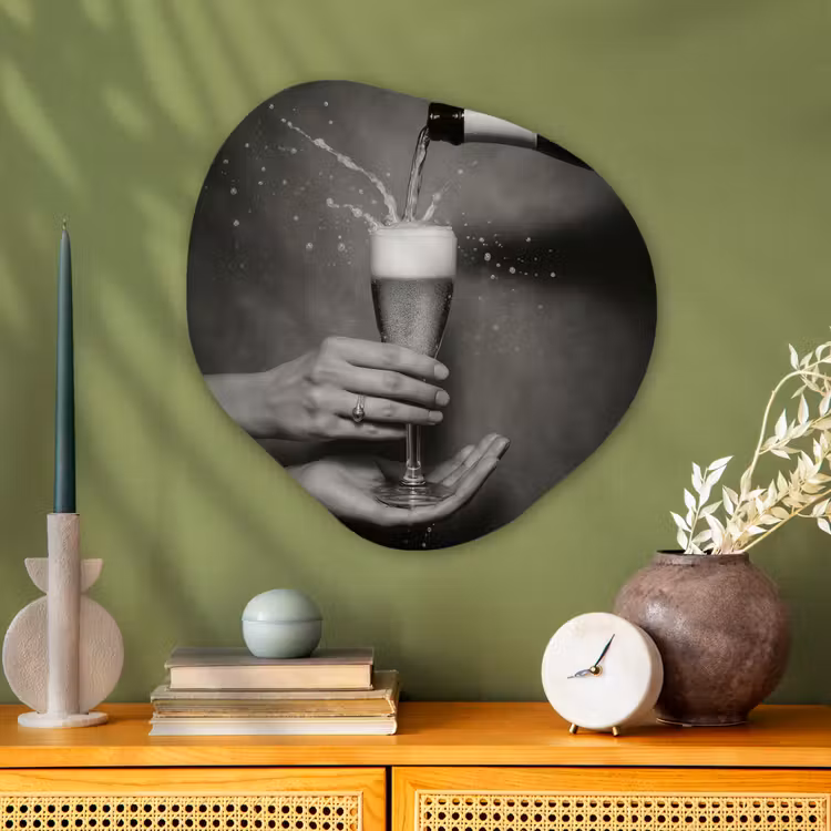 Champagnefles - Glas - Minimalistisch - Spetters Wandcirkel Organisch Plexiglas middel -sfeer2