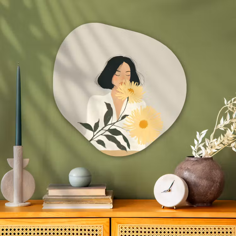 Vrouw - Bloem - Geel - Minimalistisch Wandcirkel Organisch Plexiglas middel -sfeer2