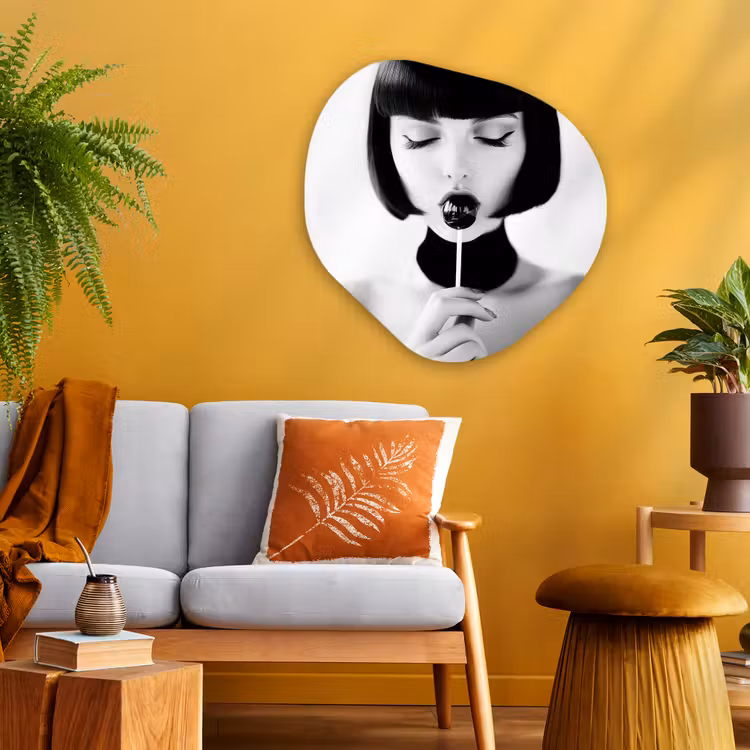 Vrouw - Lolly - Zwart - Wit Wandcirkel Organisch Plexiglas middel -sfeer4