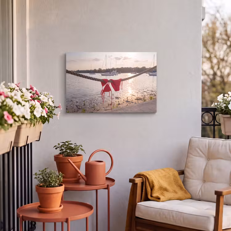 Badkleding - Rood - Zomer - Water - Zonsondergang Tuinposter op houten frame 2 cm dik klein -sfeer1